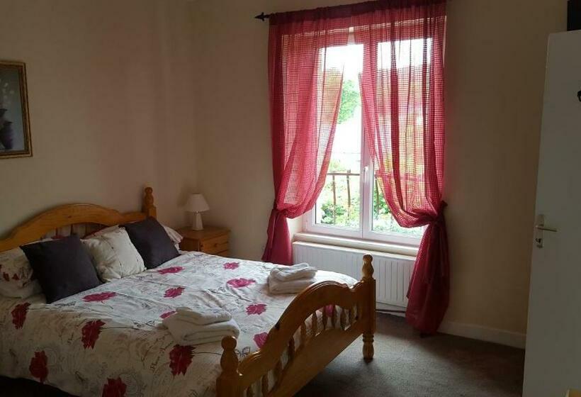 غرفة عائلية, La Maison Celtique