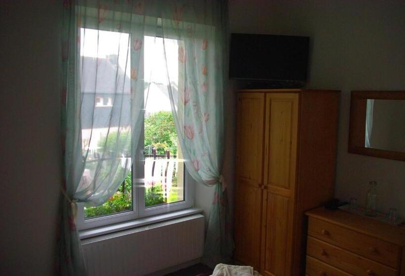 غرفة قياسية, La Maison Celtique