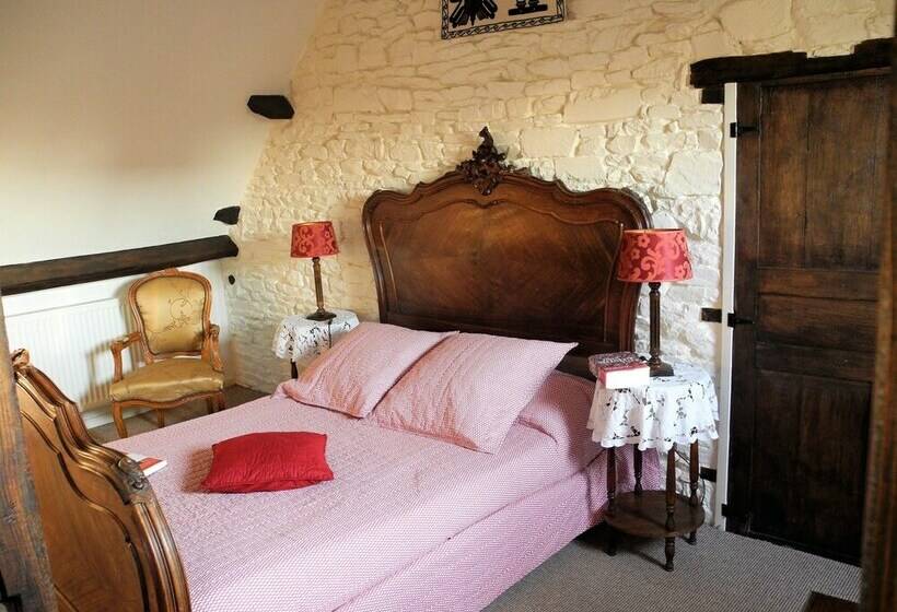 חדר משפחתי, La Maison D'isaphil