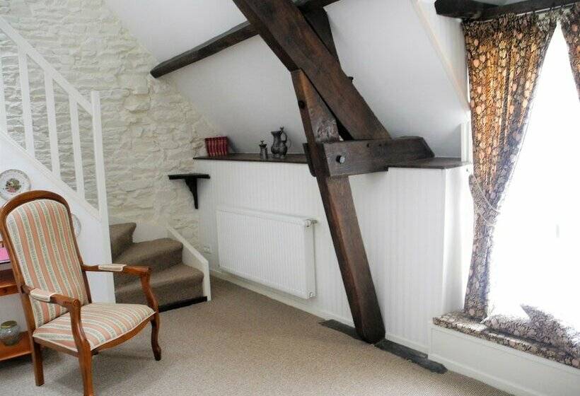 חדר משפחתי, La Maison D'isaphil