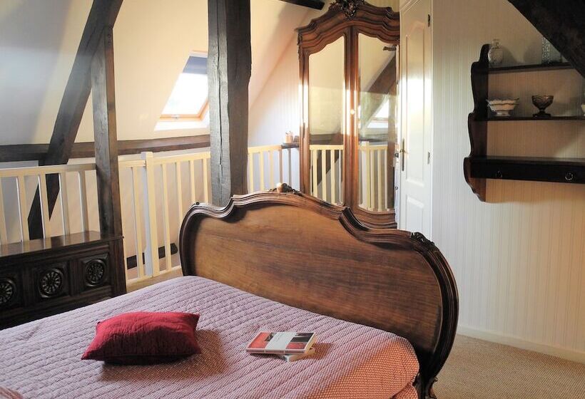 חדר משפחתי, La Maison D'isaphil