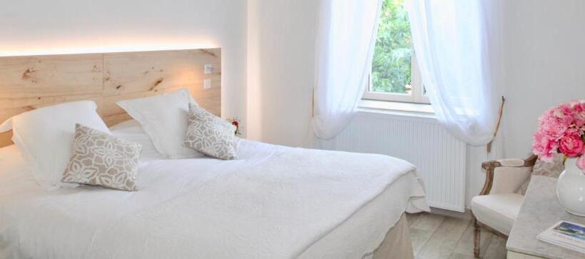 Семейный Номер Вид на Сад, Le Relais Des Anges