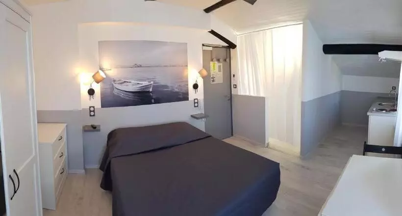 Standard Studio, Hôtel Restaurant Et Pension Soirée étape Bel Air