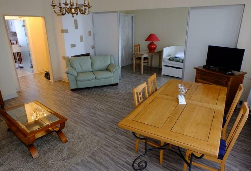 スタンダードスタジオ, Hôtel Restaurant Du Soleil Levant