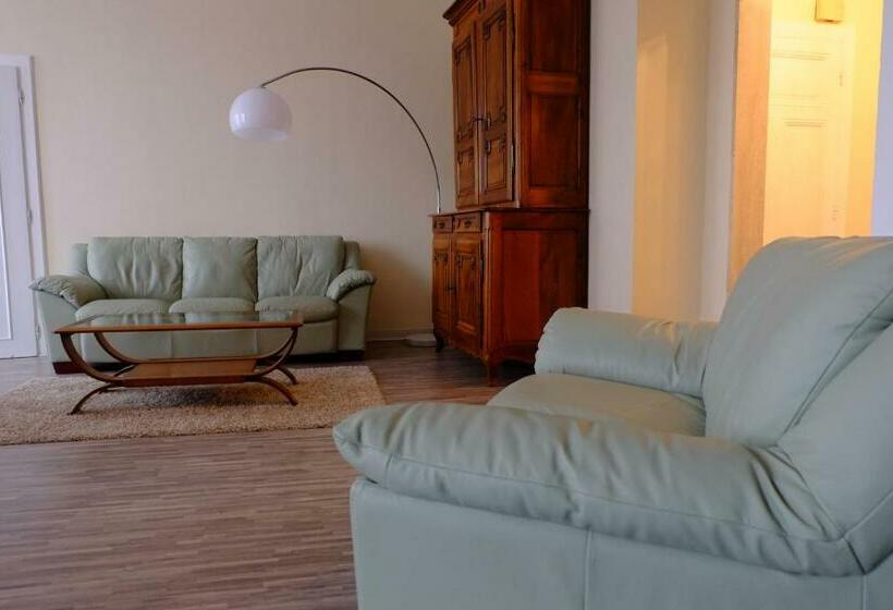 スタンダードスタジオ, Hôtel Restaurant Du Soleil Levant