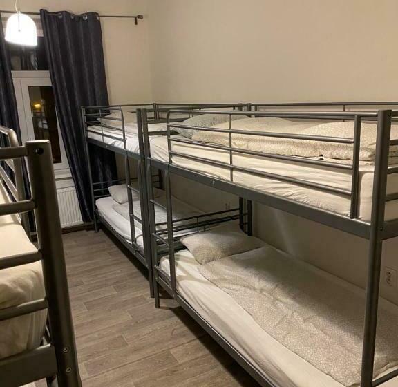 تختخواب در اتاق مشترک, Easy Housing