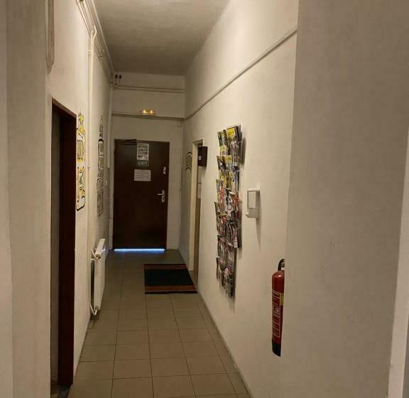 تختخواب در اتاق مشترک, Easy Housing