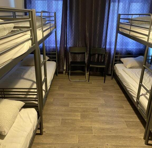 اتاق استاندارد چهارنفره با سرویس بهداشتی مشترک, Easy Housing