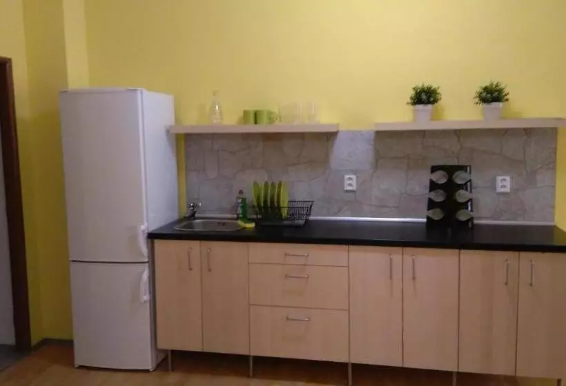 اتاق استاندارد با سرویس بهداشتی مشترک, Easy Housing