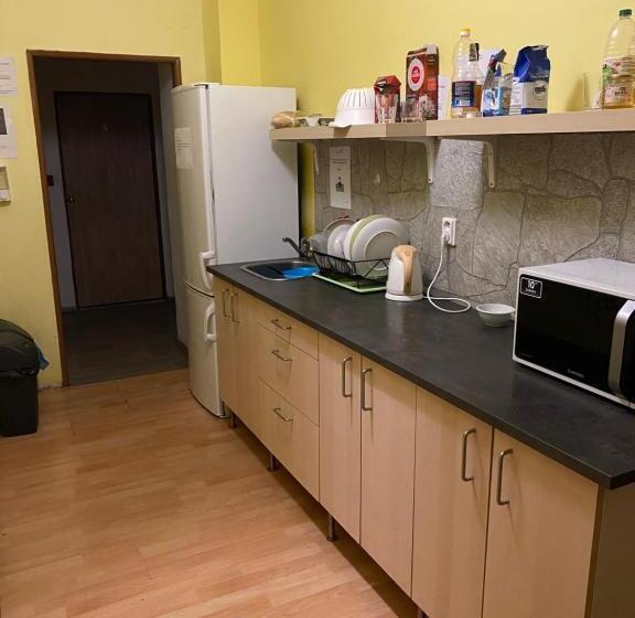 اتاق استاندارد با سرویس بهداشتی مشترک, Easy Housing