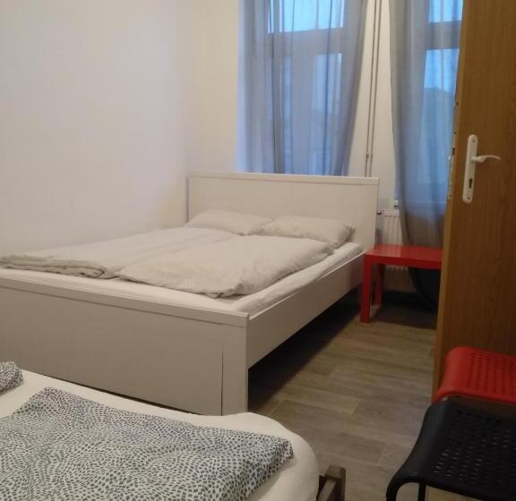 اتاق استاندارد چهار تخته, Easy Housing