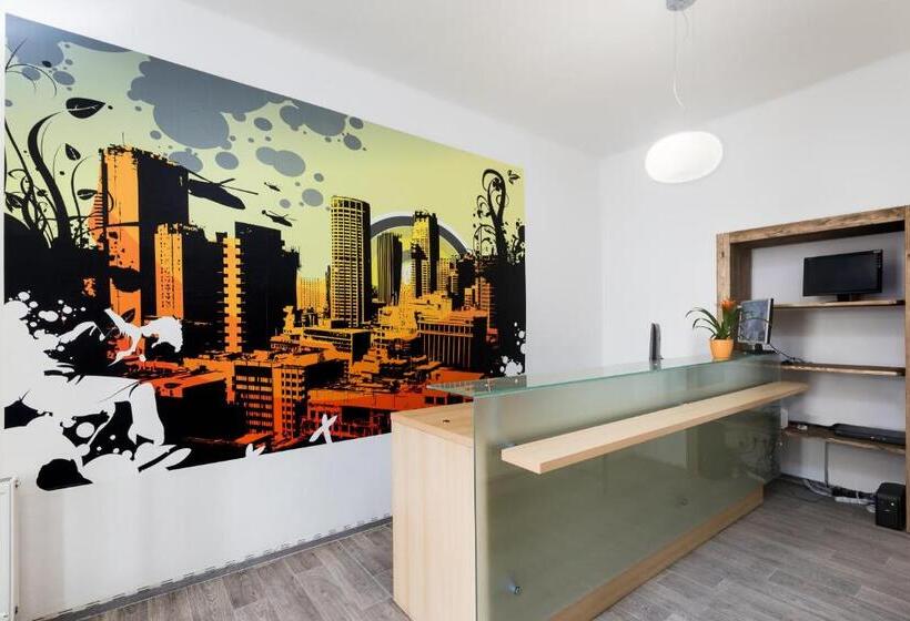 اتاق استاندارد چهار تخته, Easy Housing