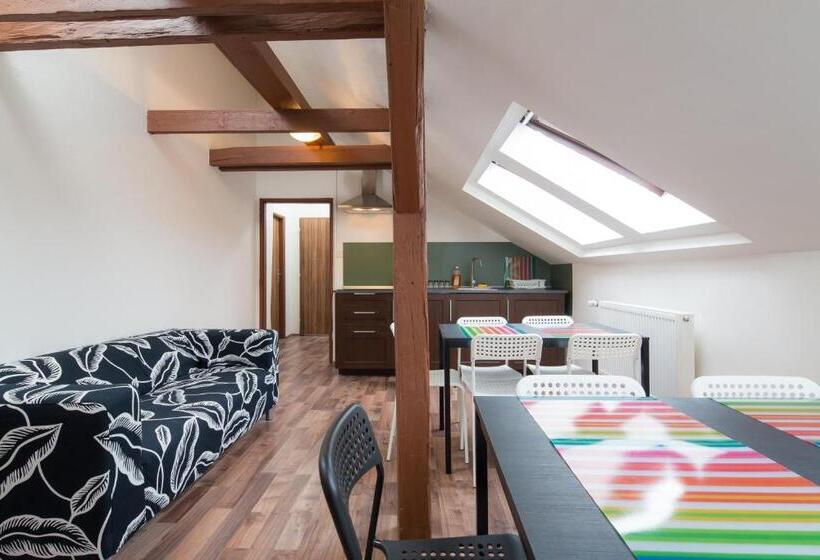 اتاق سوپریور خانوادگی, Easy Housing