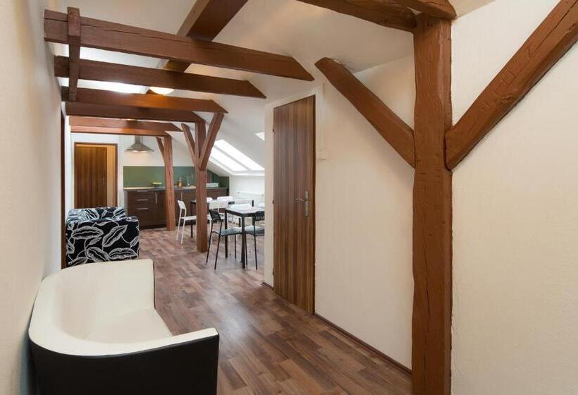 اتاق سوپریور خانوادگی, Easy Housing