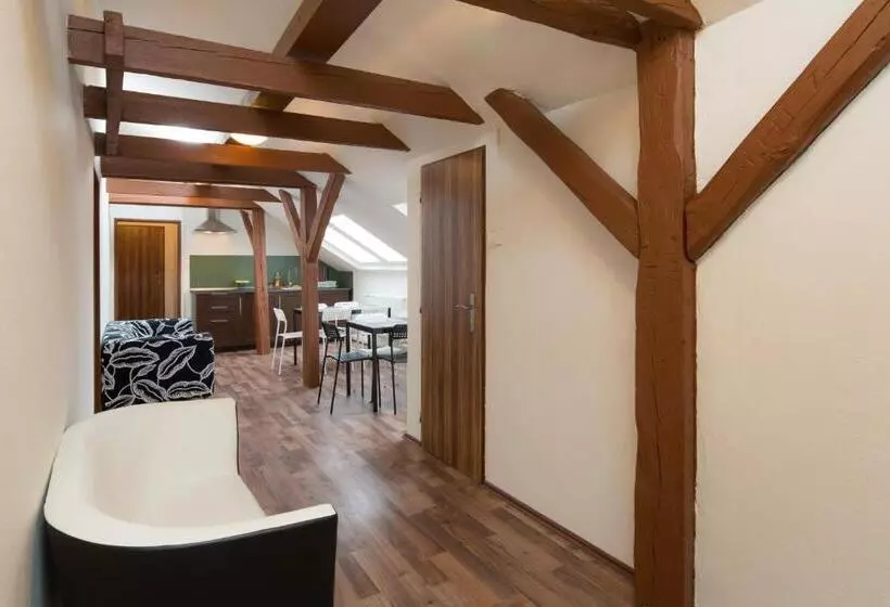 اتاق سوپریور خانوادگی, Easy Housing