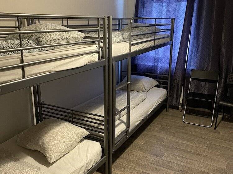 اتاق استاندارد چهارنفره با سرویس بهداشتی مشترک, Easy Housing