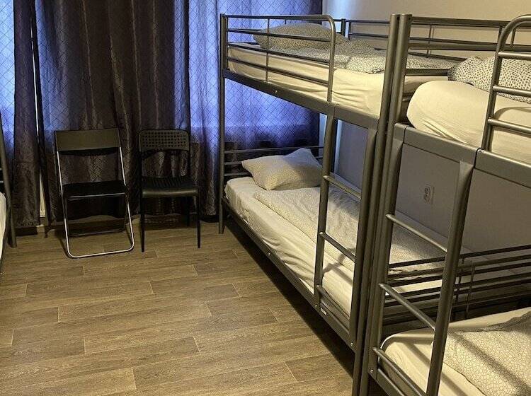 اتاق استاندارد چهار تخته, Easy Housing
