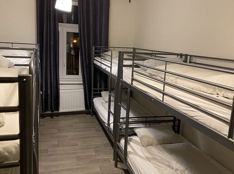 اتاق استاندارد چهار تخته, Easy Housing