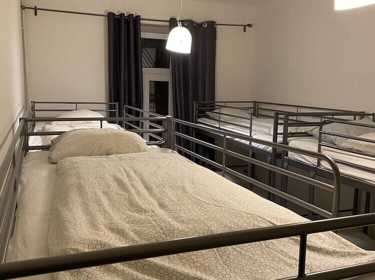 اتاق استاندارد چهار تخته, Easy Housing