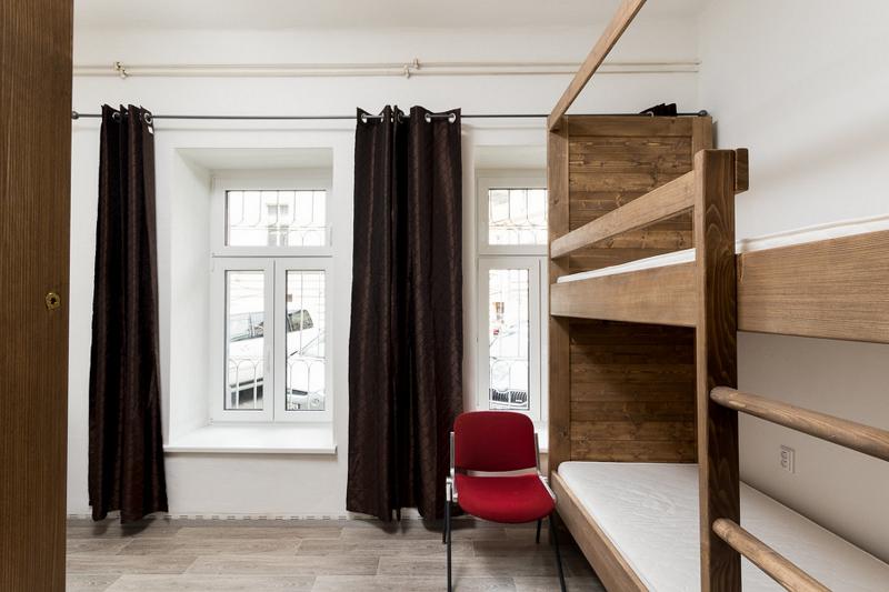 تختخواب در اتاق مشترک, Easy Housing
