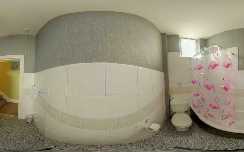 חדר דלוקס, The Holmlea