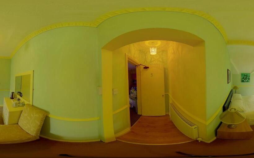 غرفة قياسية, The Holmlea