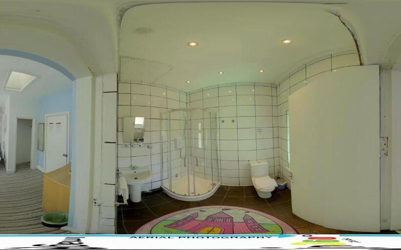 חדר דלוקס, The Holmlea