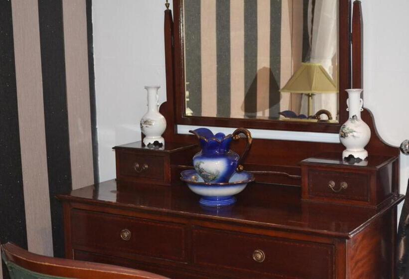 חדר סופריור, The Holmlea