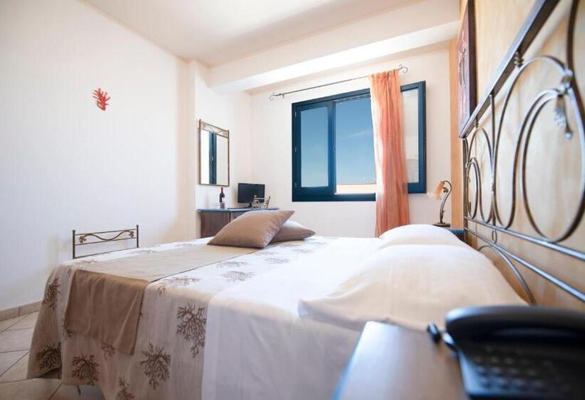 Номер Стандарт Вид на Бассейн, Altamarea