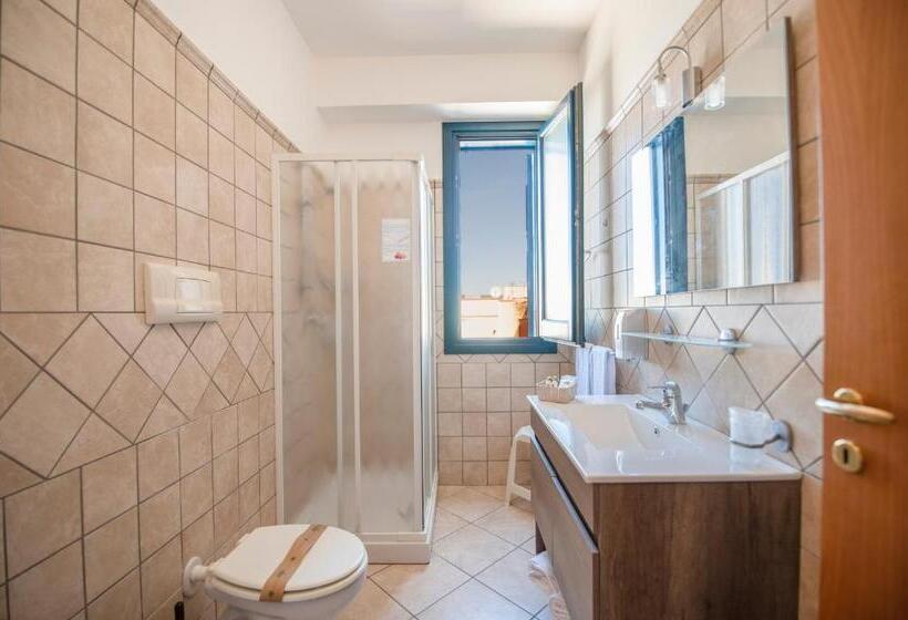 Номер Стандарт Вид на Бассейн, Altamarea