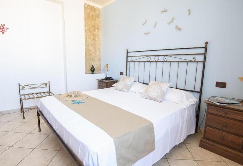 Номер Стандарт Вид на Бассейн, Altamarea