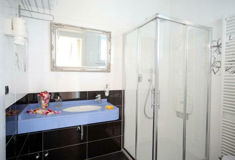 חדר סטנדרט עם מרפסת, Buratti