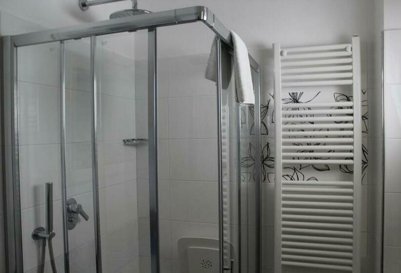 חדר סטנדרט עם מרפסת, Buratti