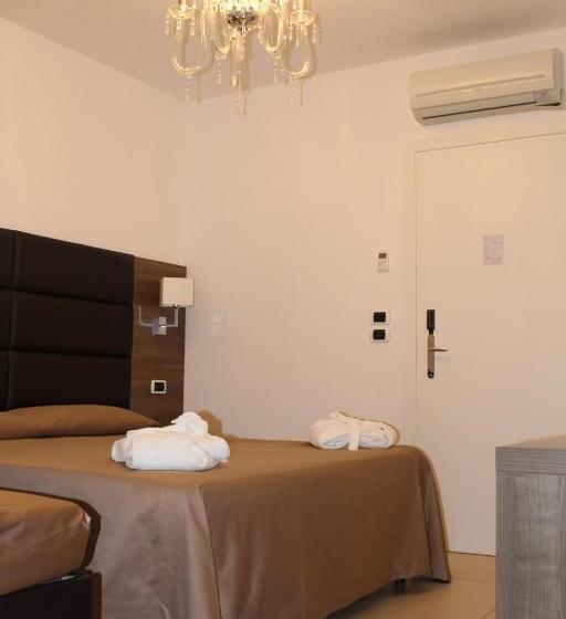 חדר סטנדרט לשלושה עם מרפסת, Buratti