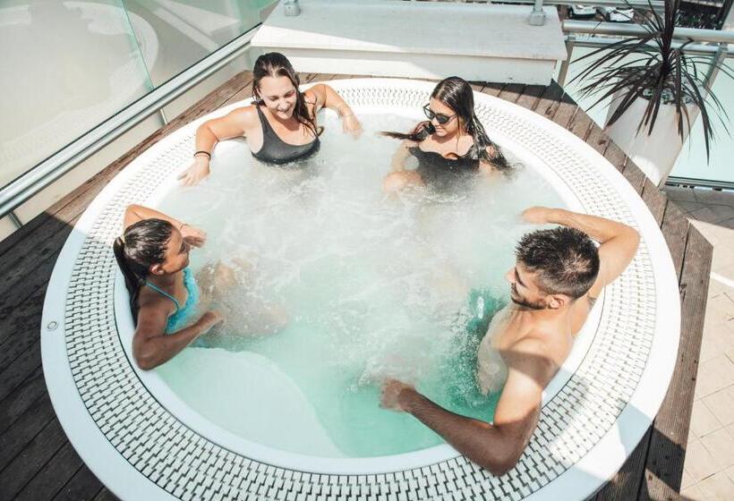 סוויטת ג'וניור, Buratti