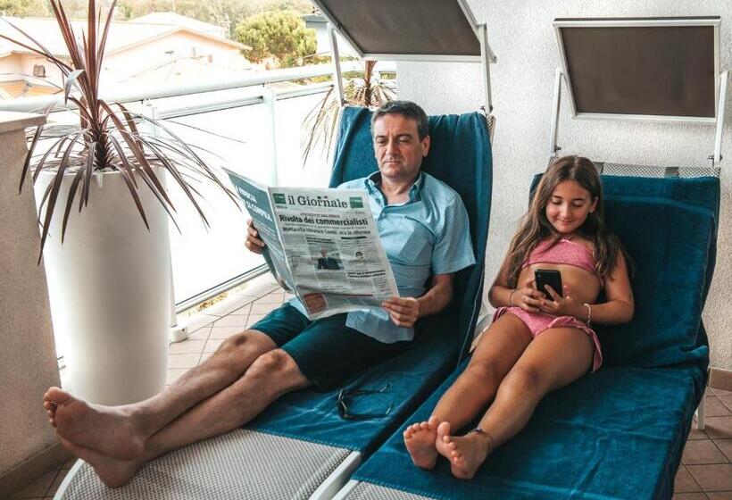 סוויטת ג'וניור, Buratti