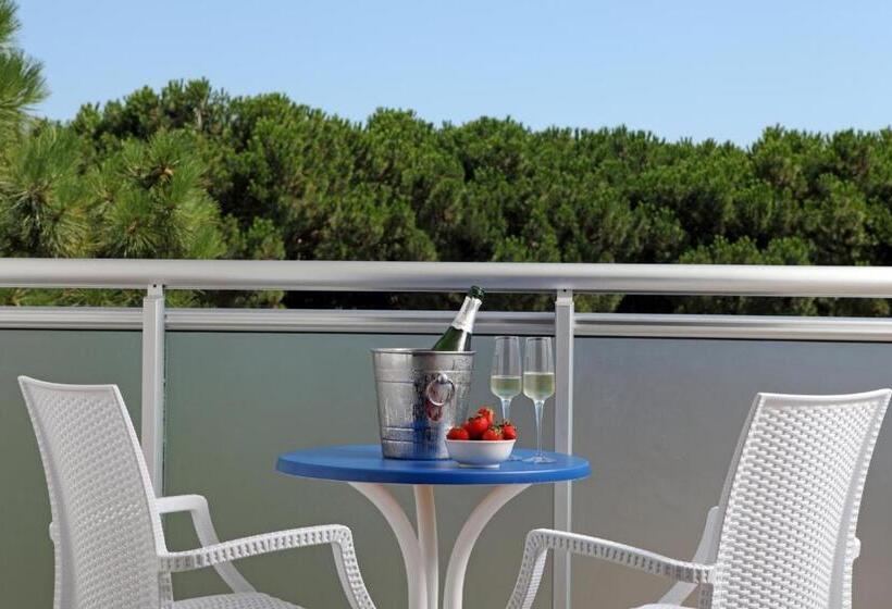 חדר משפחתי, Buratti