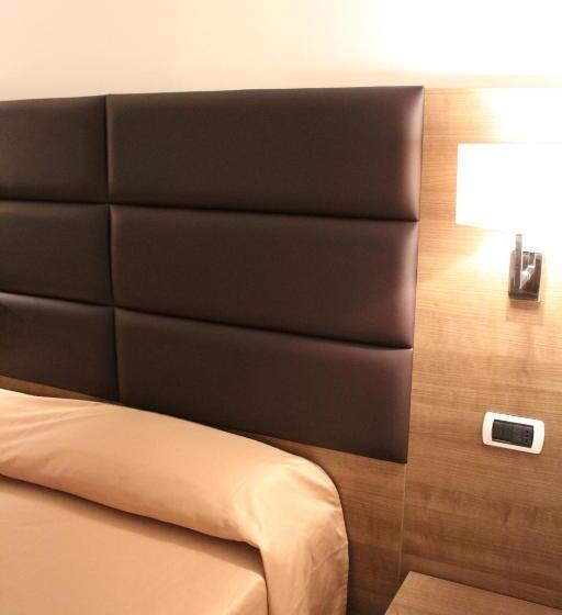 חדר סטנדרט יחיד, Buratti