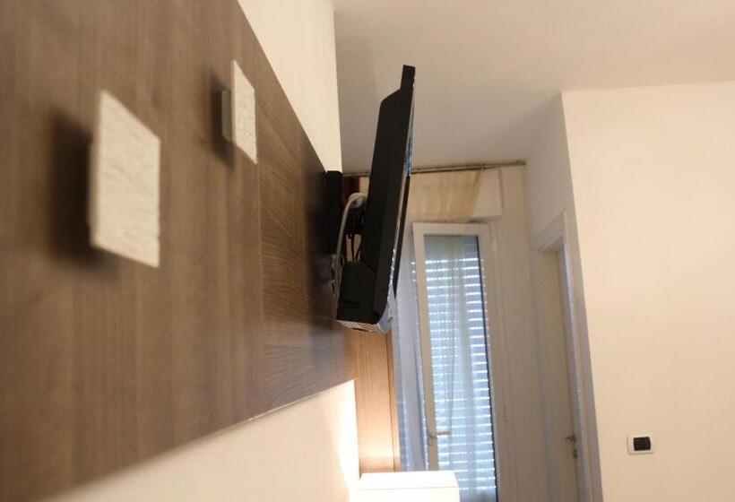 חדר סטנדרט יחיד, Buratti