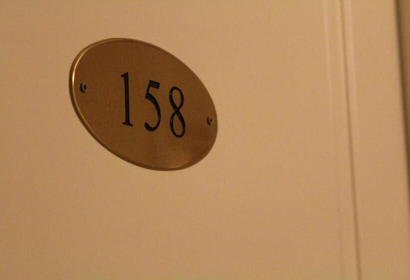 חדר סטנדרט יחיד, Buratti