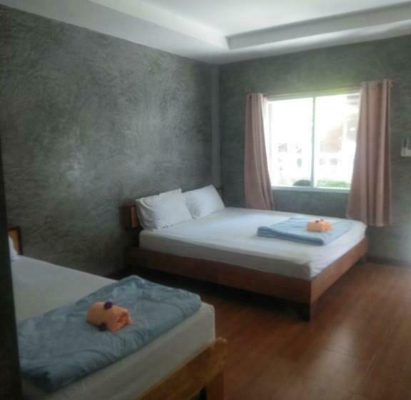 اتاق سه نفره سوپریور با چشمانداز دریا, Charung Bungalows