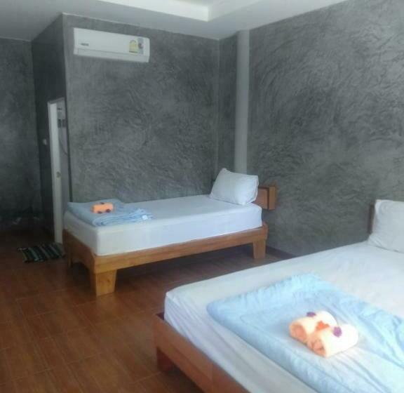 اتاق سه نفره سوپریور با چشمانداز دریا, Charung Bungalows