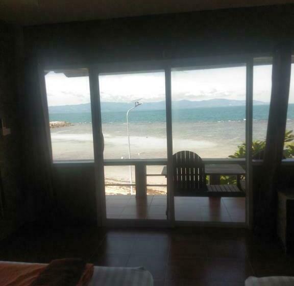 اتاق استاندارد چهار تخته با چشمانداز دریا, Charung Bungalows