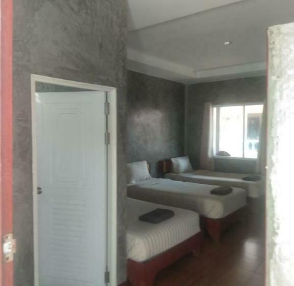 اتاق سه نفره سوپریور با چشمانداز دریا, Charung Bungalows