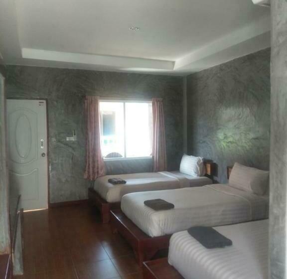 اتاق سه نفره سوپریور با چشمانداز دریا, Charung Bungalows