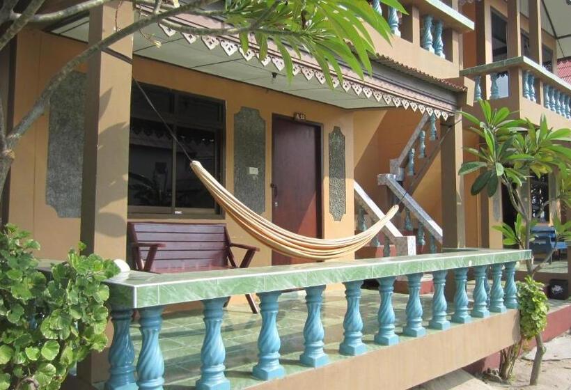 اتاق ساده سه نفره, Charung Bungalows