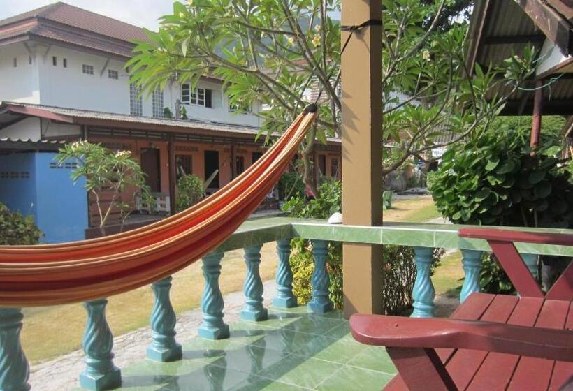 اتاق ساده سه نفره, Charung Bungalows