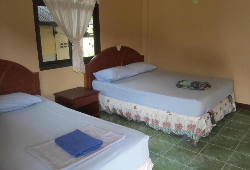 اتاق ساده سه نفره, Charung Bungalows