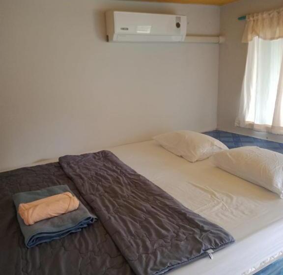 اتاق اکونومی, Charung Bungalows