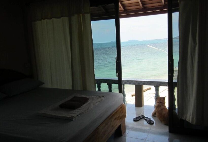 Triple Room Sea View, Charung Bungalows
